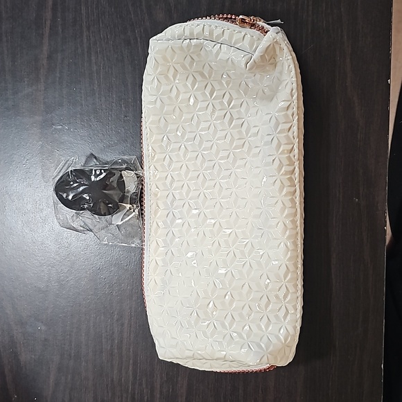 NWT ANASTASIA BEVERLY HILLS BRUSH BAG WITH SPONGE and banana stick sample - Picture 3 of 7